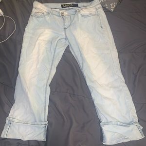 Washout light blue jeans